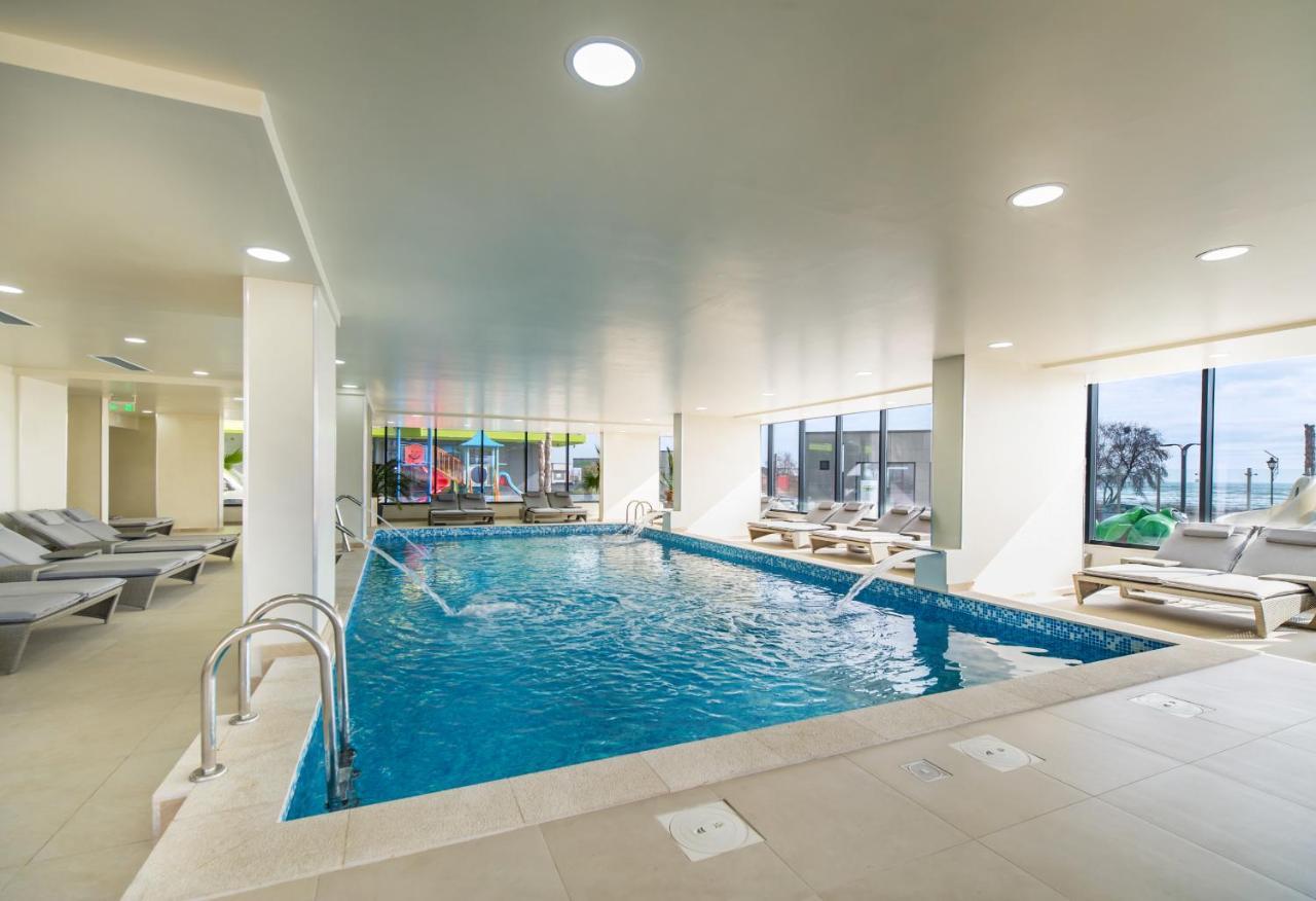 Moonlight Studio - Spa N Pools Beach Resort Mamaia Exterior foto